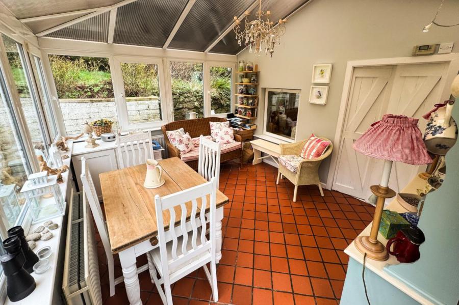 32 Hillhead Road