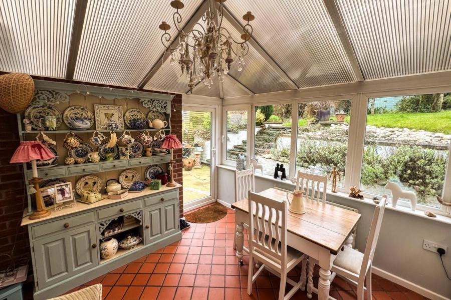 32 Hillhead Road