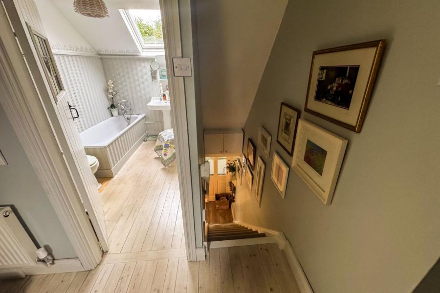 32 Hillhead Road