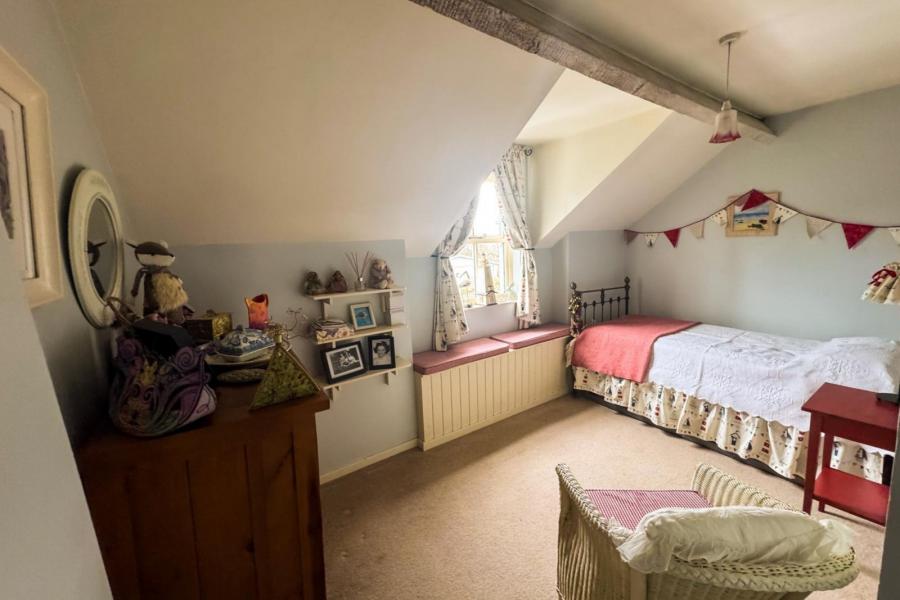 32 Hillhead Road