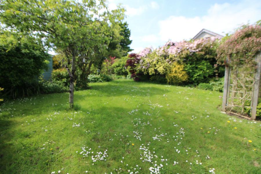 32 Hillhead Road