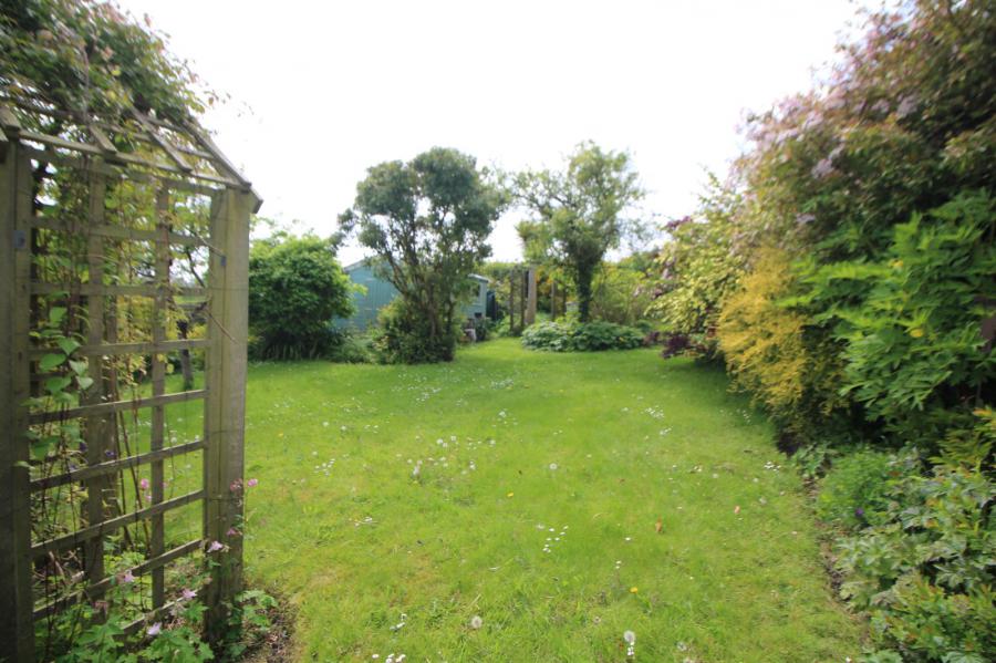 32 Hillhead Road