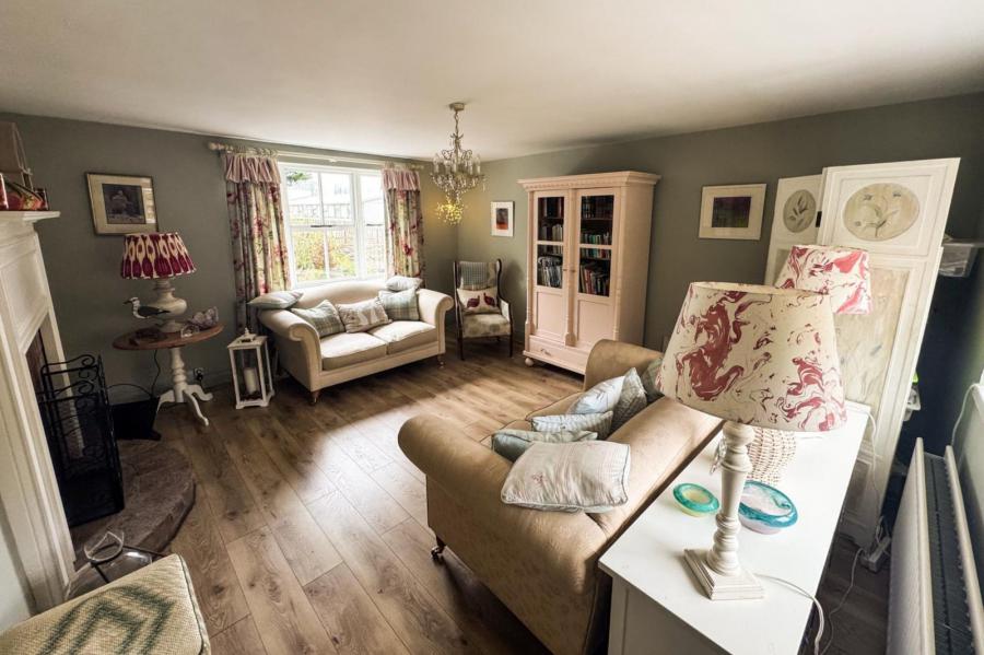 32 Hillhead Road