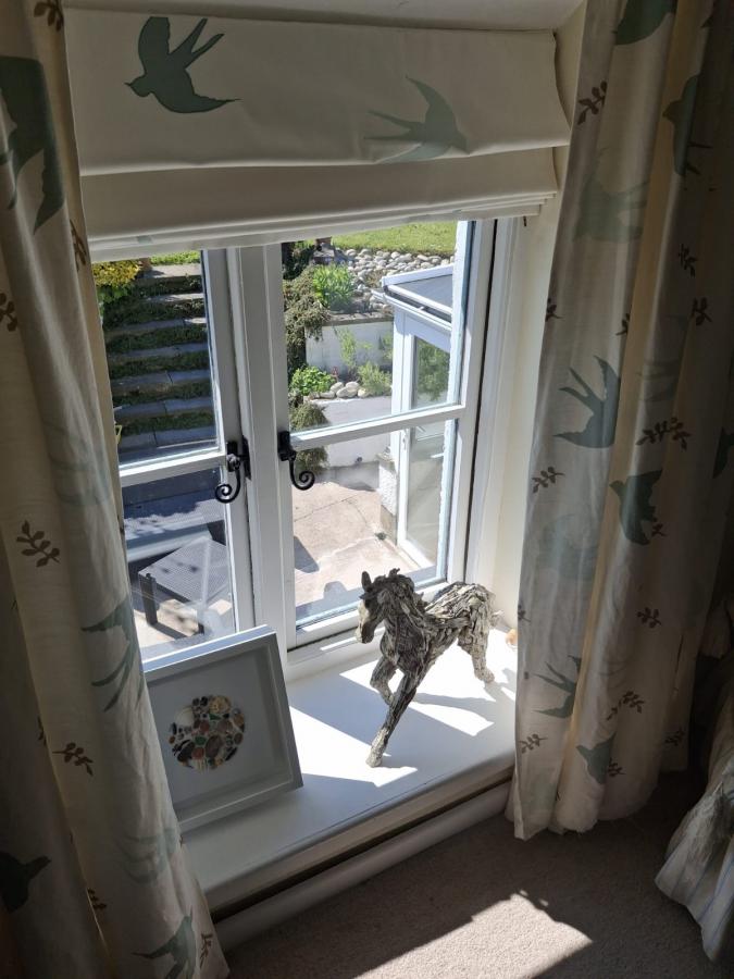 32 Hillhead Road