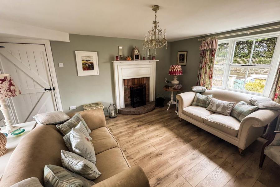32 Hillhead Road