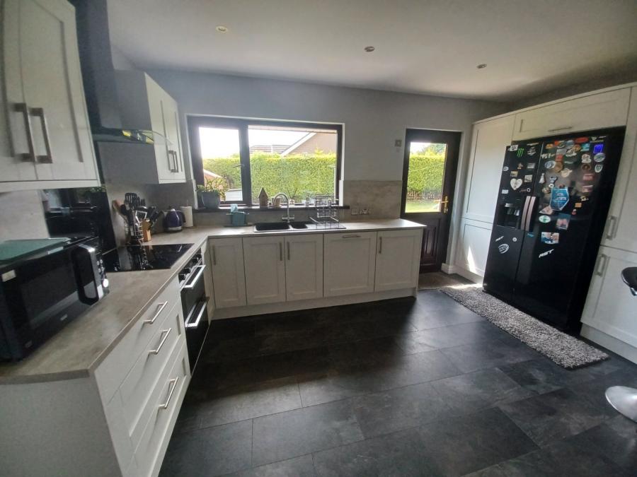 11 Bessfield Avenue