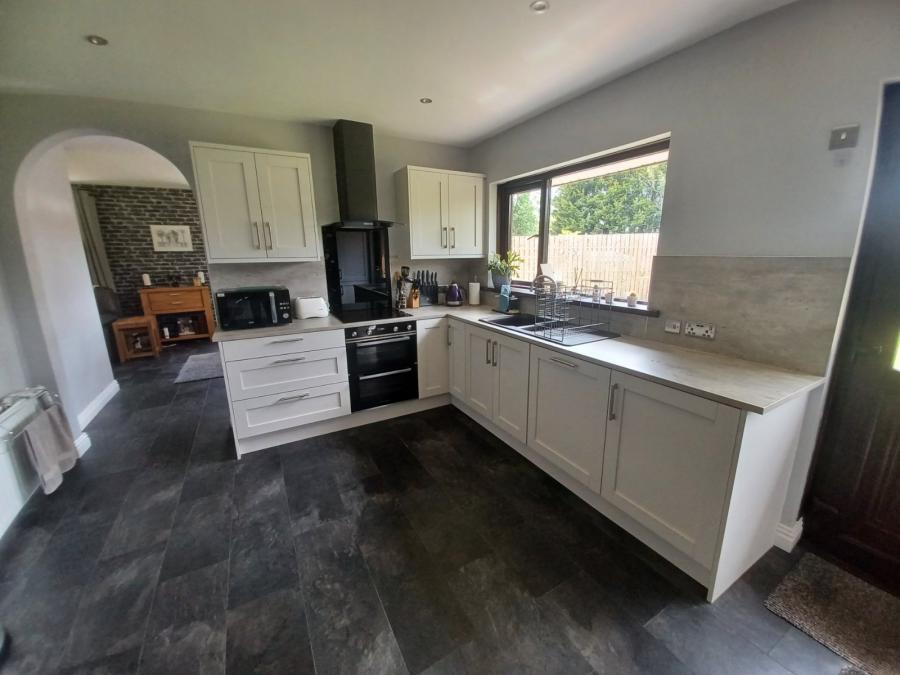 11 Bessfield Avenue