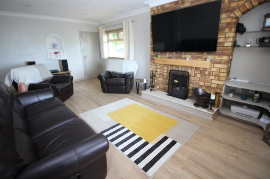4 Hillhead Road