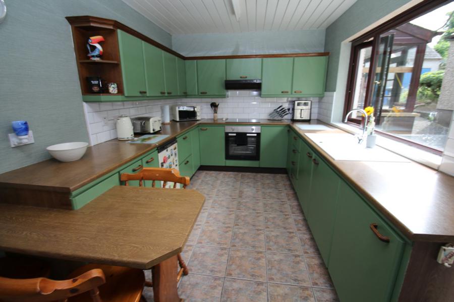 4 Hillhead Road