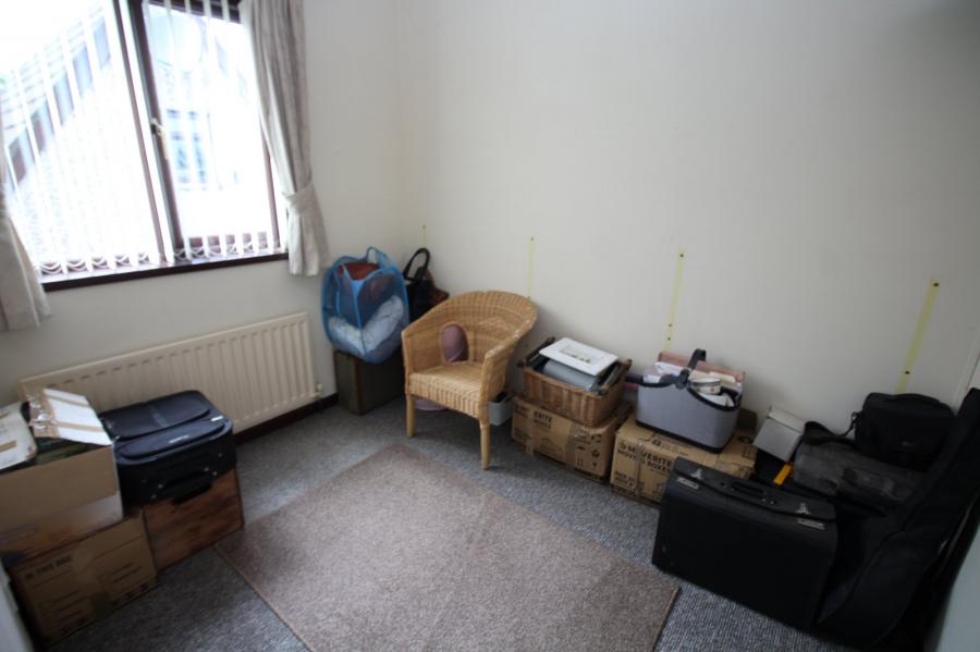 4 Hillhead Road