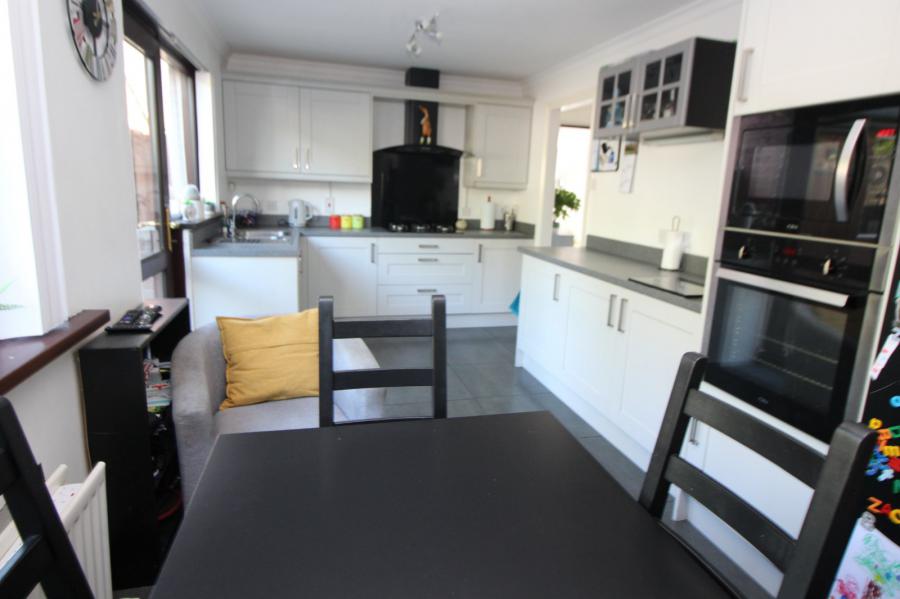 18 Leicester Park
