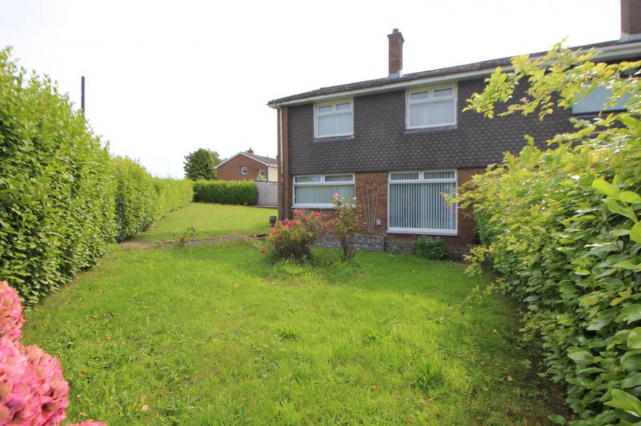 16 Macroom Gardens