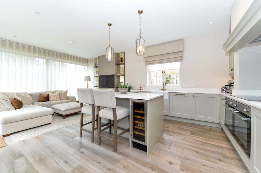 11 Goldenview Park