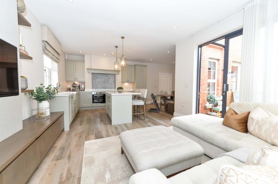 11 Goldenview Park