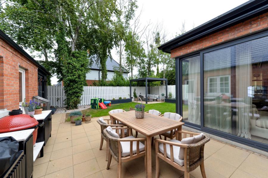 11 Goldenview Park