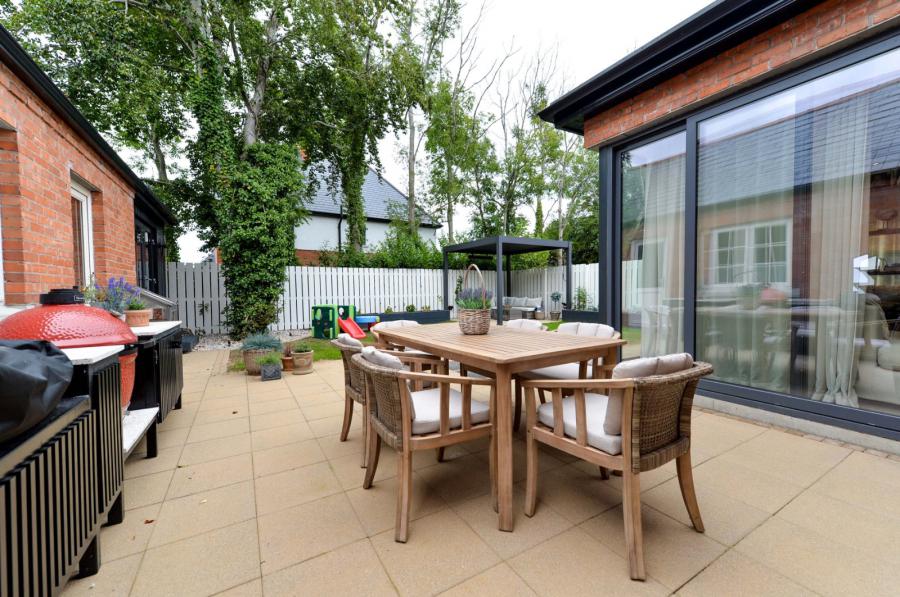 11 Goldenview Park