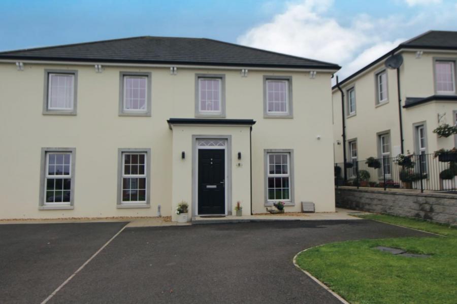 8 Bashford Park Avenue