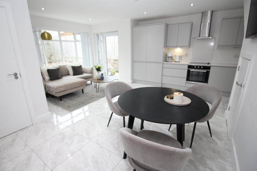 8 Bashford Park Avenue 8 Bashford Park Avenue