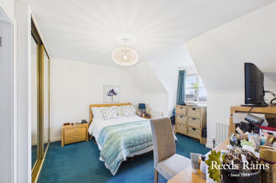 11 Portsmouth Gardens