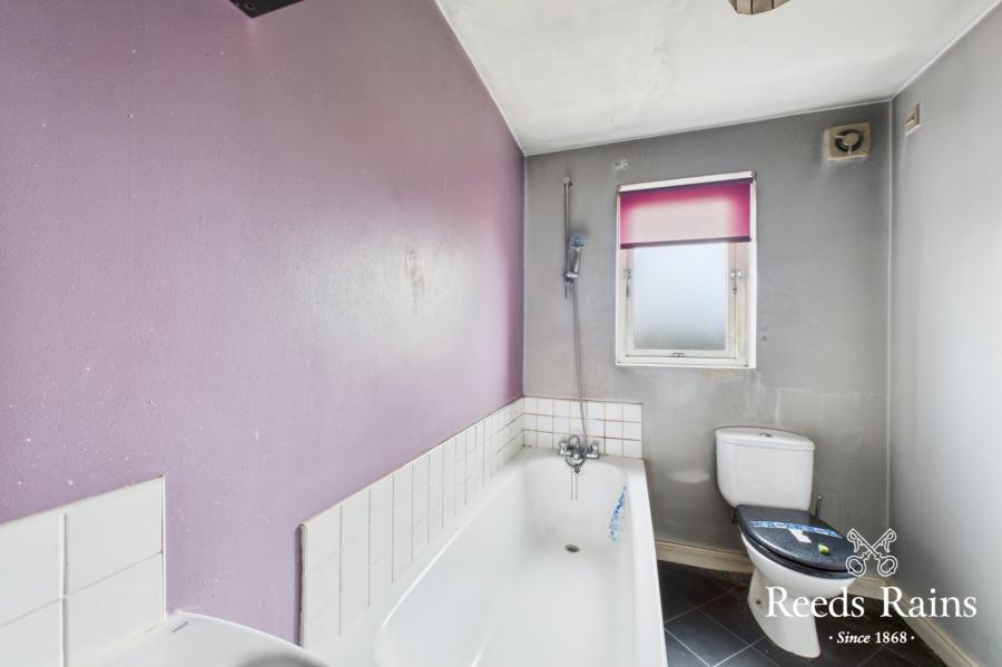 Apartment 3, 2 Taylors Avenue