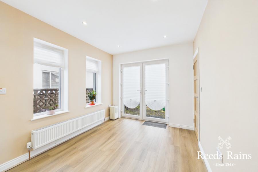 11 Donegall Crescent