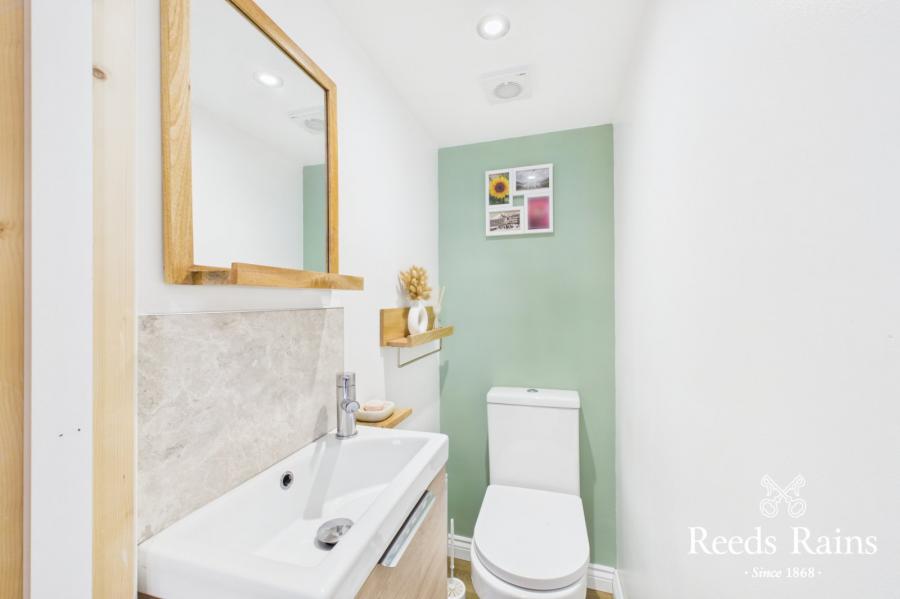 11 Donegall Crescent