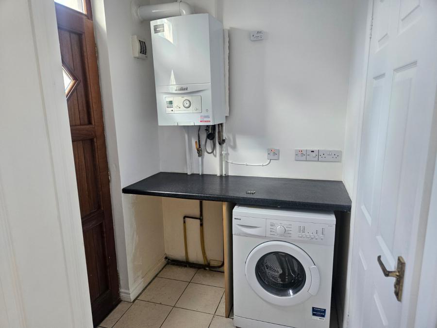 4 Eden Court