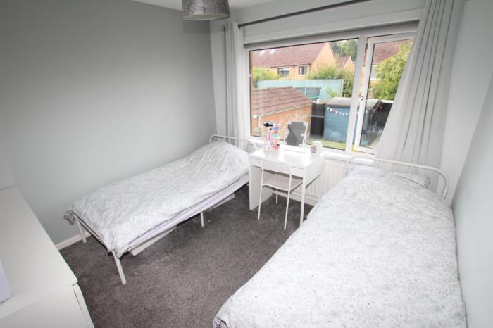 26 Elmfield Park