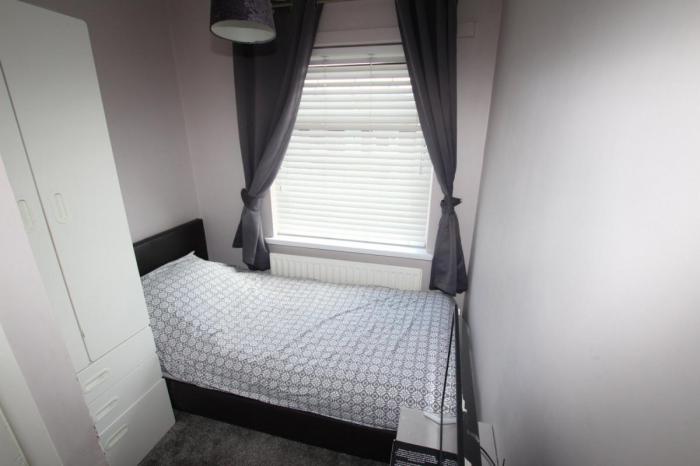 26 Elmfield Park