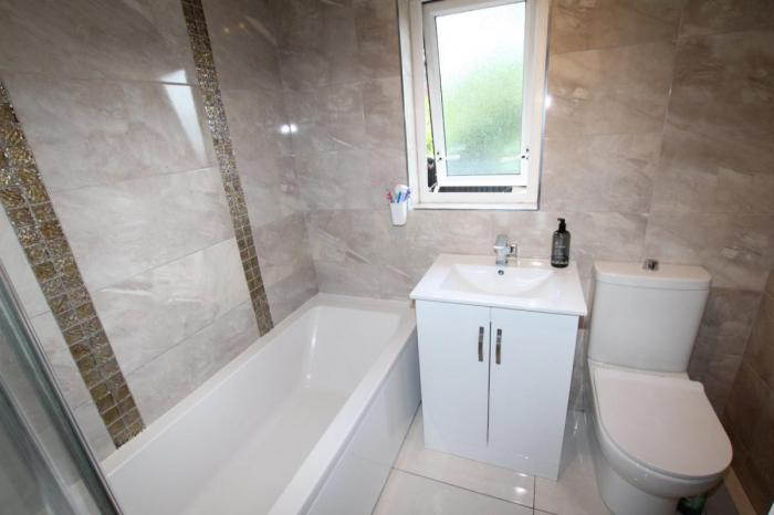 26 Elmfield Park
