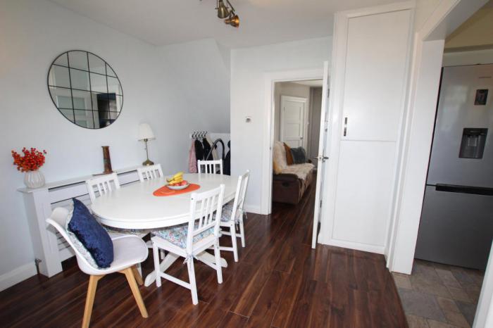 26 Elmfield Park