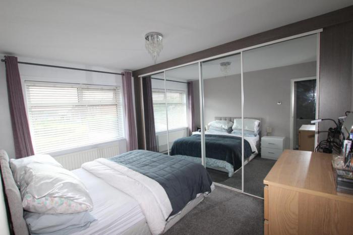 26 Elmfield Park