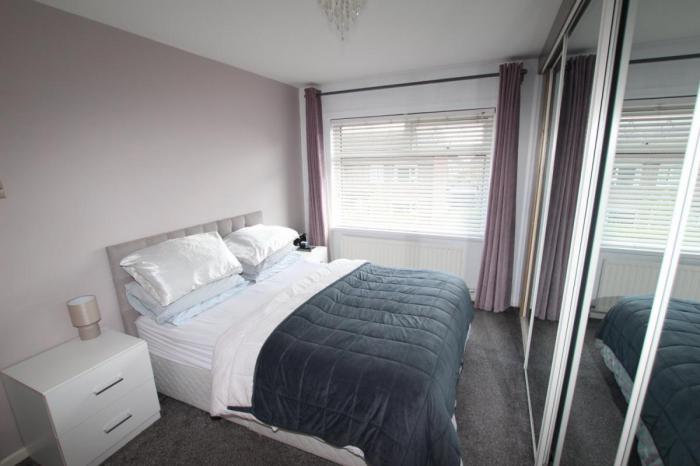 26 Elmfield Park