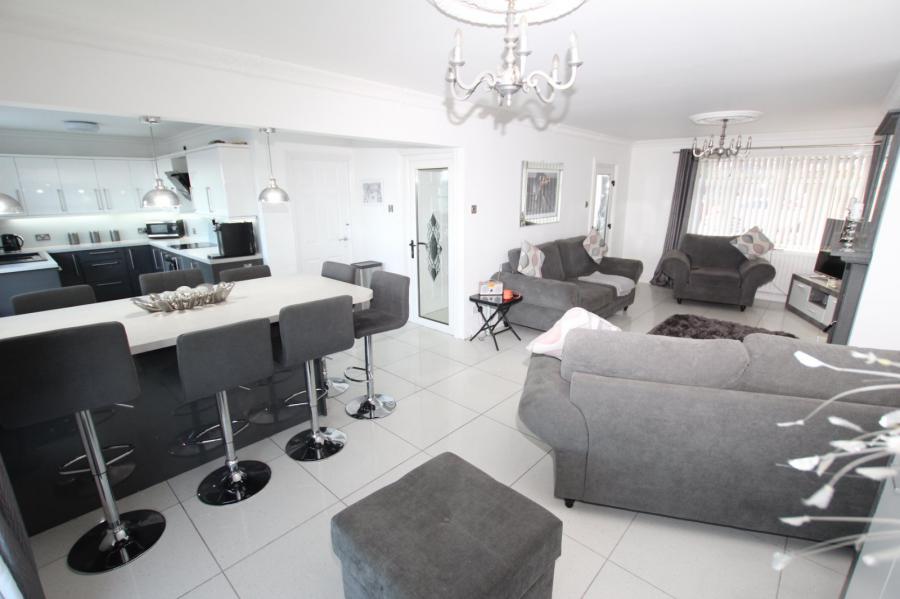 8 Loughview Manor