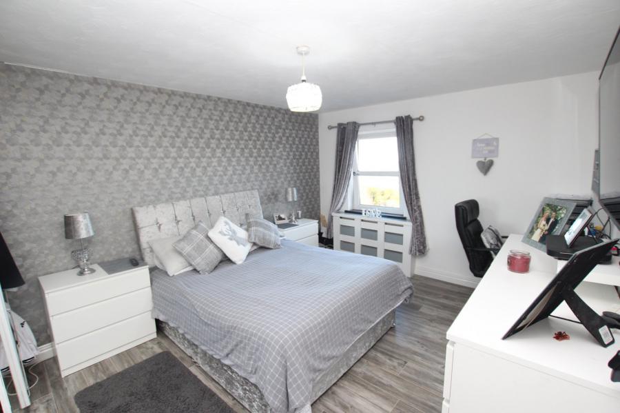 8 Loughview Manor