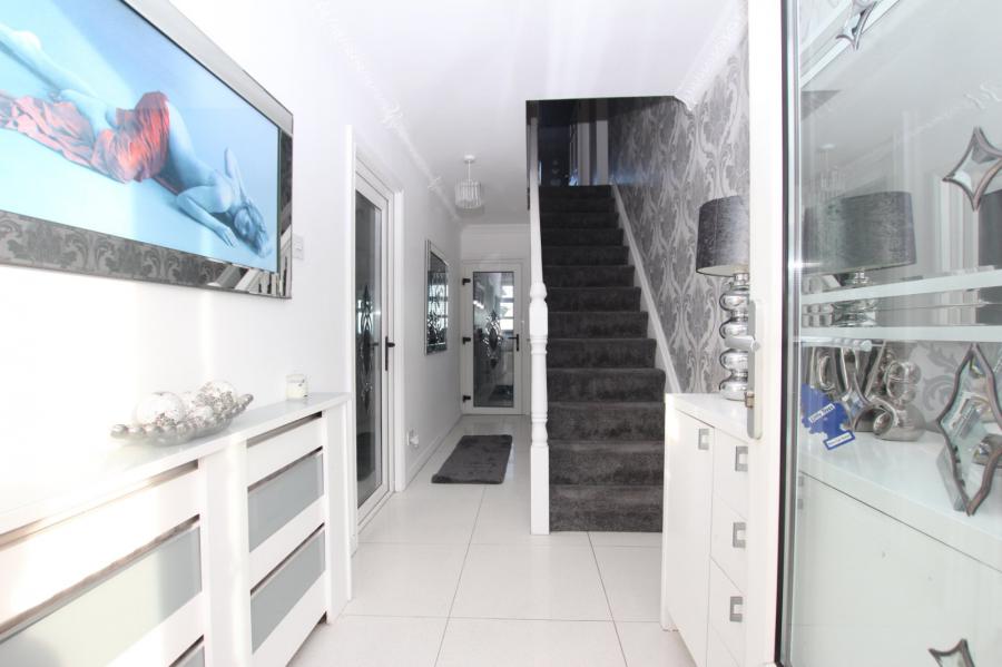 8 Loughview Manor