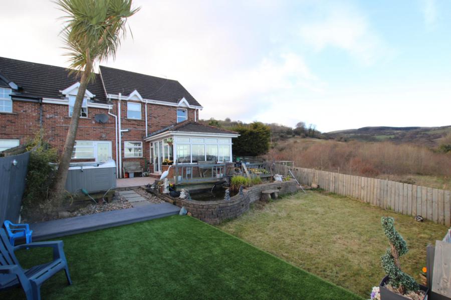 8 Loughview Manor