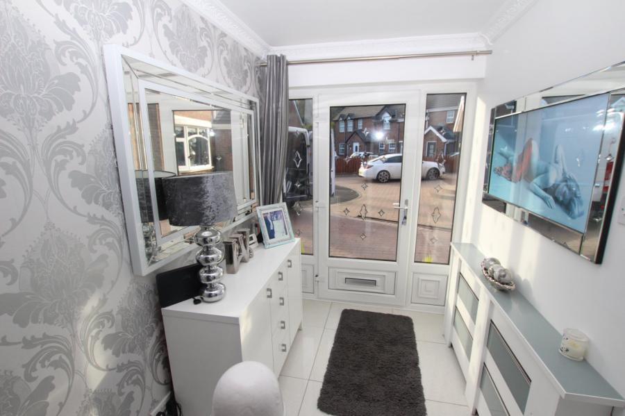 8 Loughview Manor