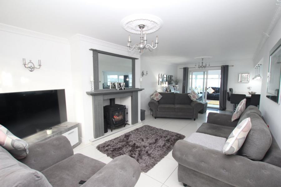 8 Loughview Manor
