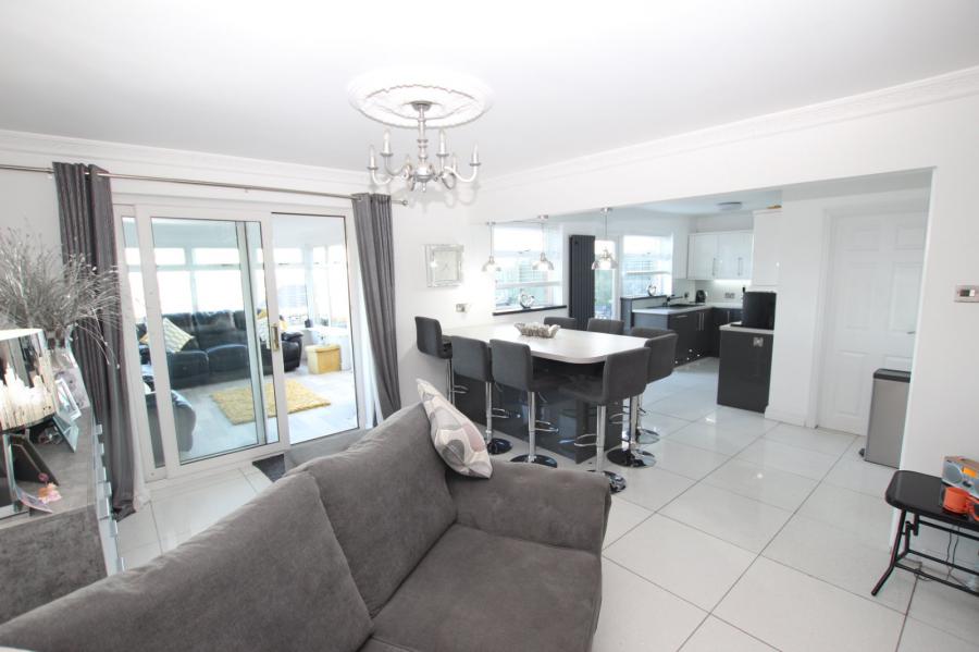 8 Loughview Manor