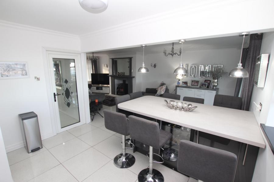 8 Loughview Manor
