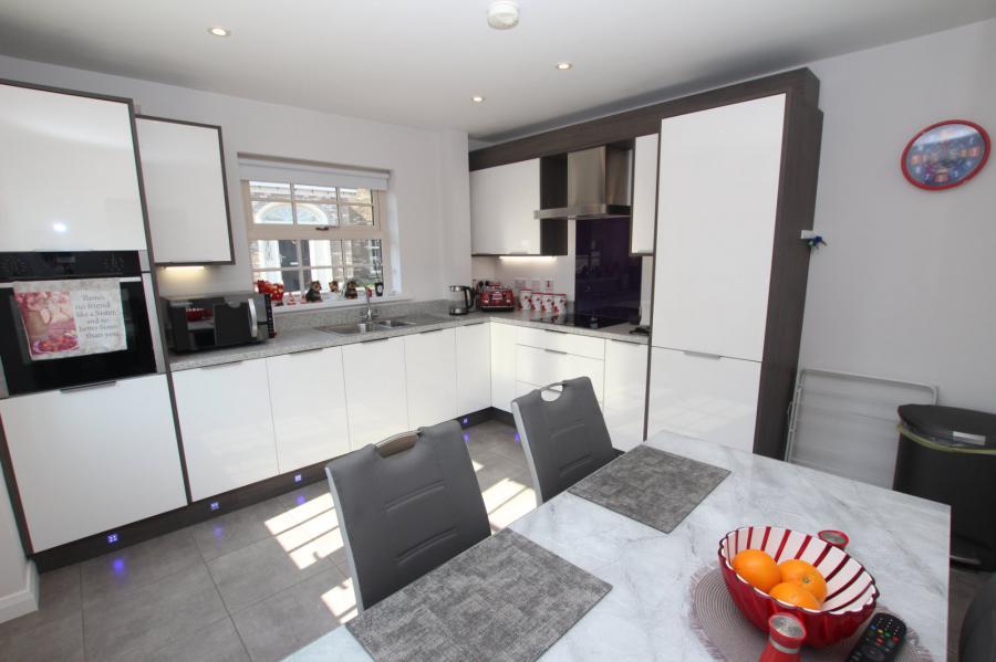 12 Glen Corr Way