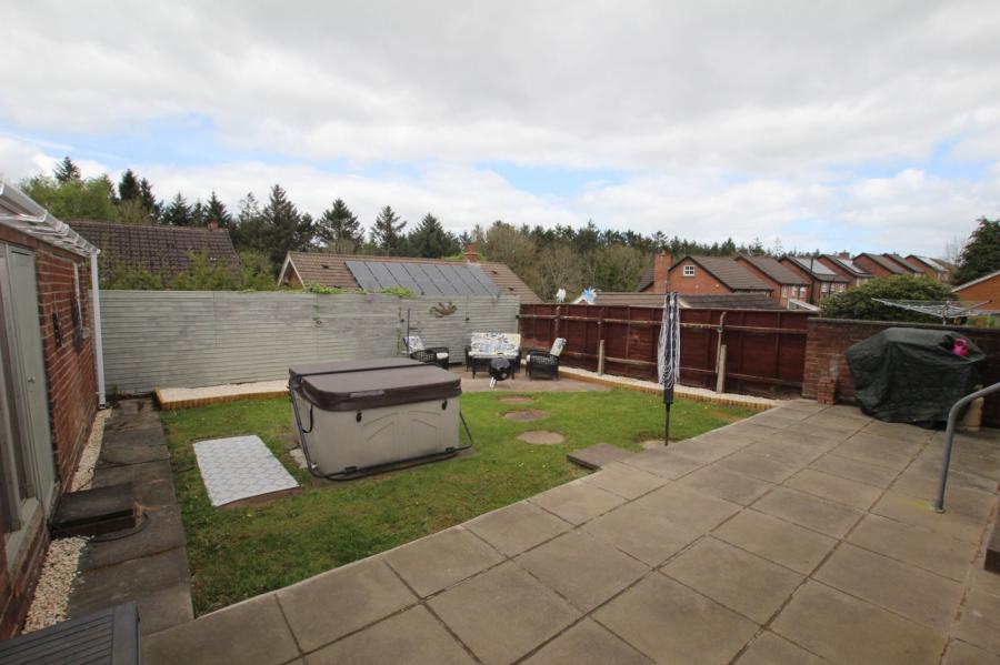 3 Woodford Park