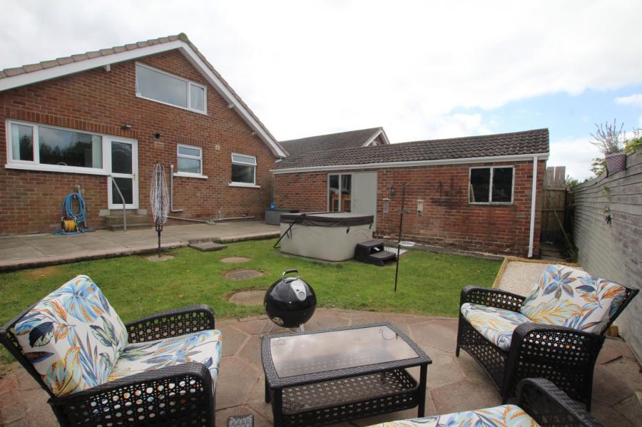 3 Woodford Park