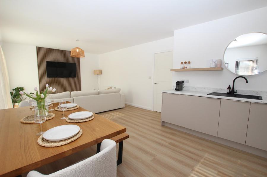 Apartment 2, 240 North Queen Street