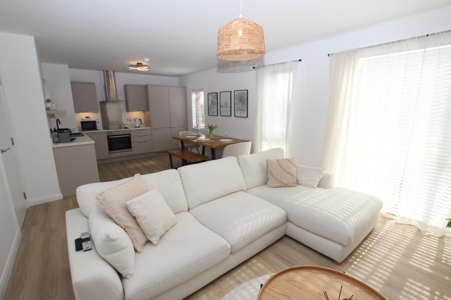 Apartment 2, 240 North Queen Street