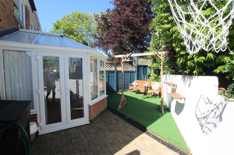 20 Carnvue Gardens