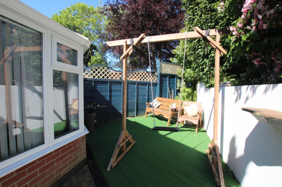 20 Carnvue Gardens