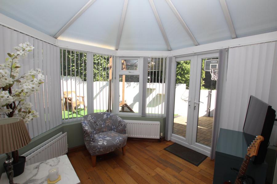 20 Carnvue Gardens