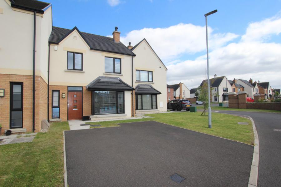 8 Ferrard Meadow